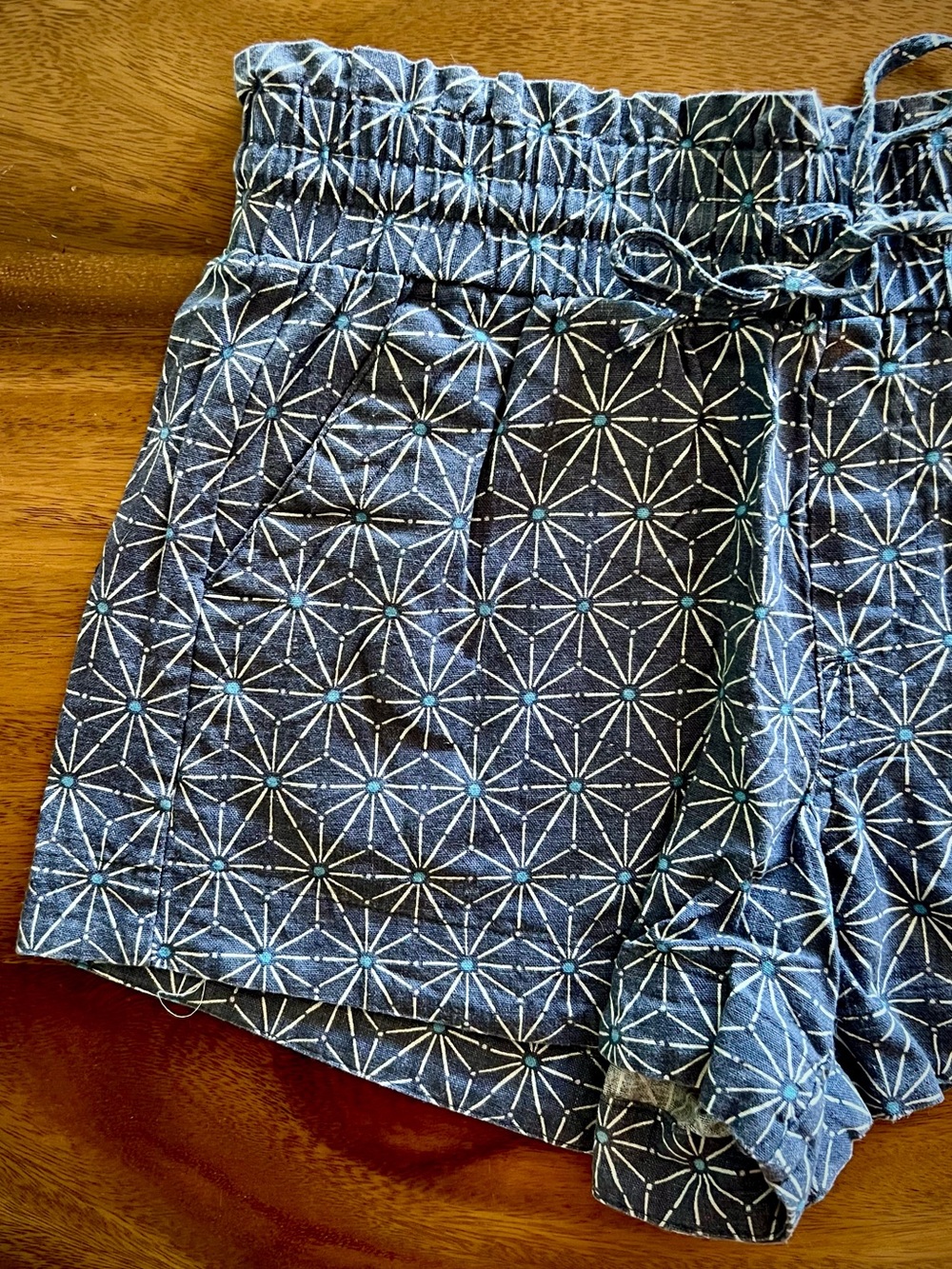 a new day mid rise smocked shorts blue white geometric star print, pockets S
